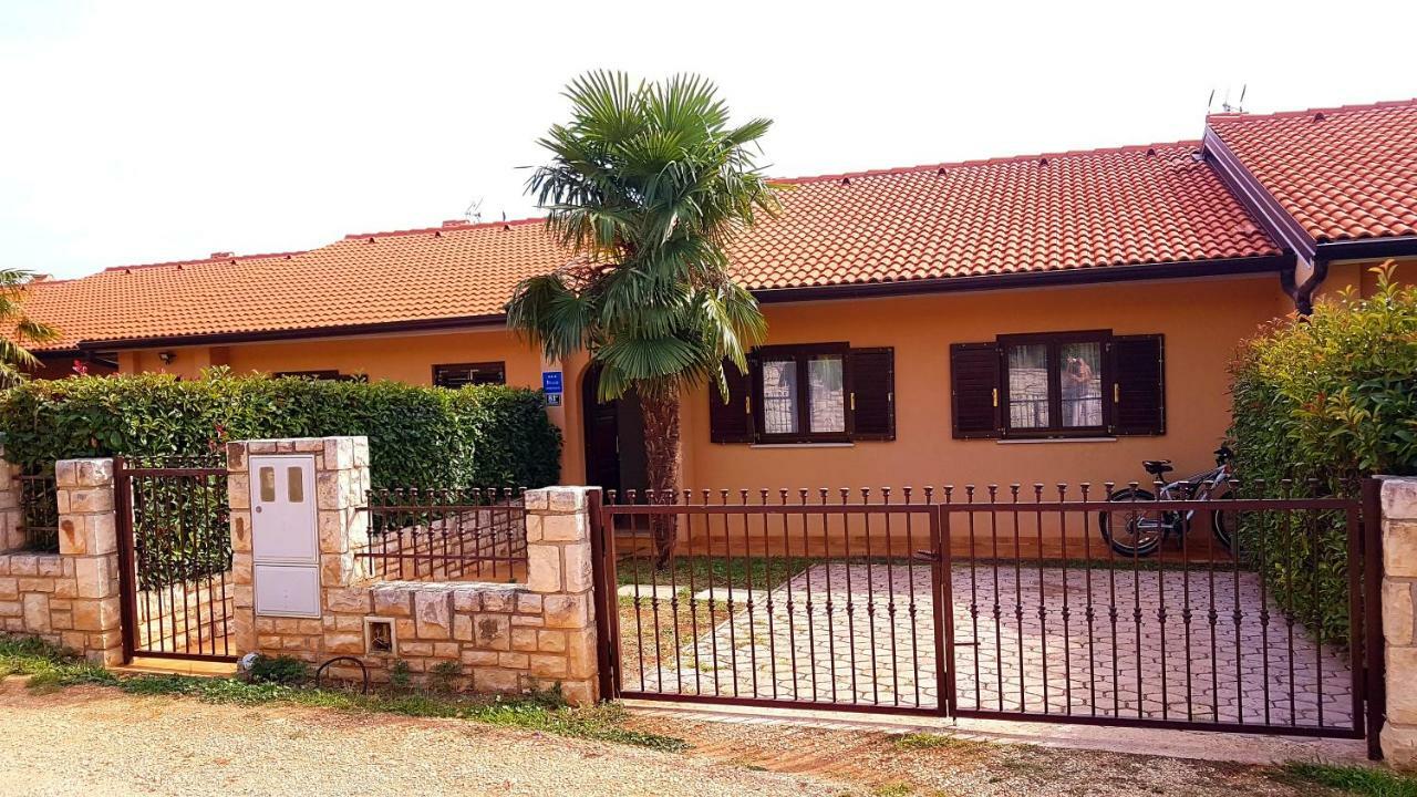 Holiday Home Marina Kastelir Luaran gambar